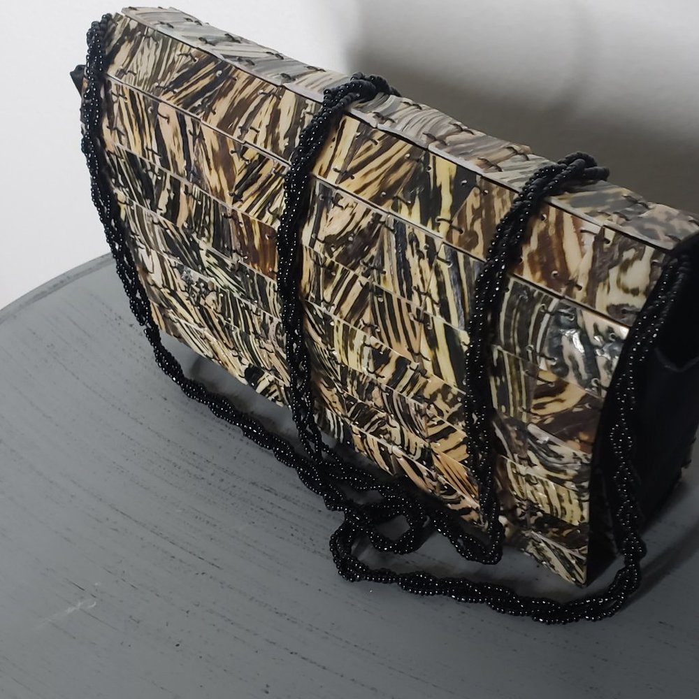 Authentic Mod by Design Shell Cross-body Bag - Picture 6 of 12